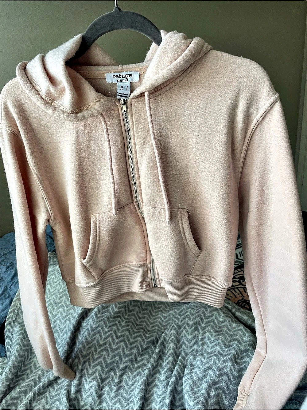 refuge Zip-Up Crop Hoodie in Pink Size Small Like New